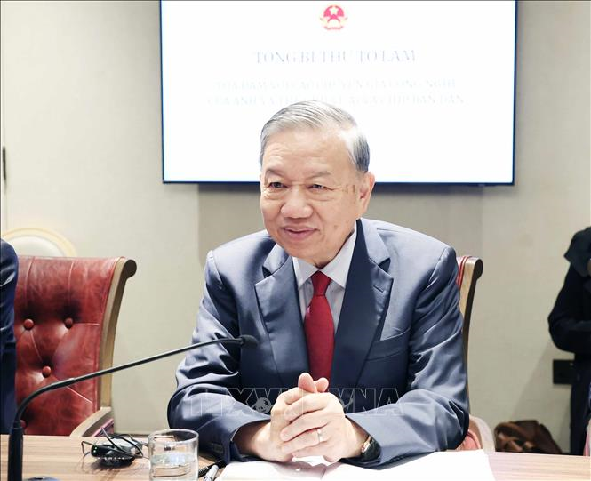 Tổng Bí thư Tô Lâm dự tọa đàm về công nghệ AI và chip bán dẫn tại Anh